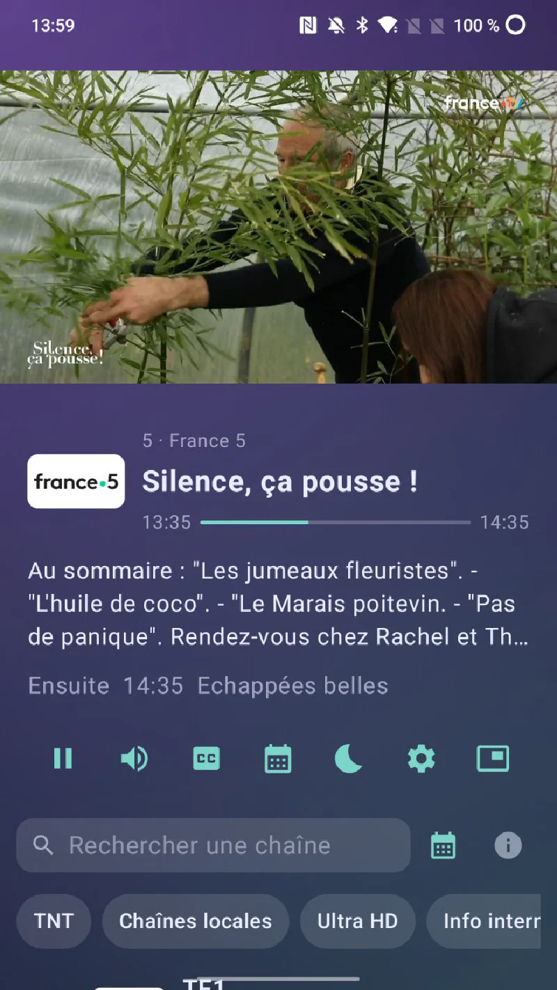 Playback of a channel on an Android phone, with the programme and the controls