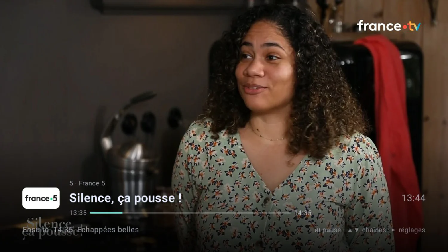 Playback of a channel on Android TV with the programme banner